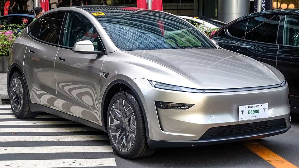 Tesla Model Y L adds 5.2 inches of legroom for $20,000 more