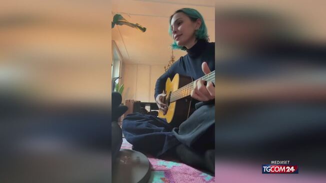 Rose Villain canta per il figlio e conquista il web