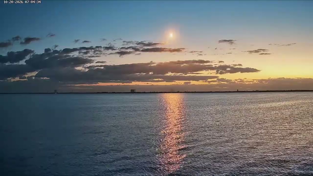 Caught on camera: SpaceX Falcon 9 ignites its engines and launches from ...