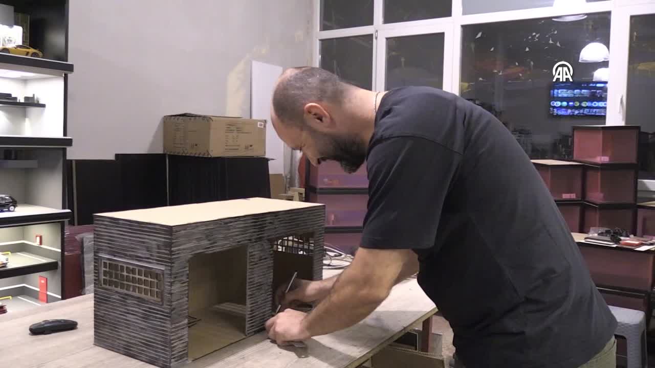 Çankırı'da mühendis Hasaltun, model otomobillere ışıklı dioramalar ...