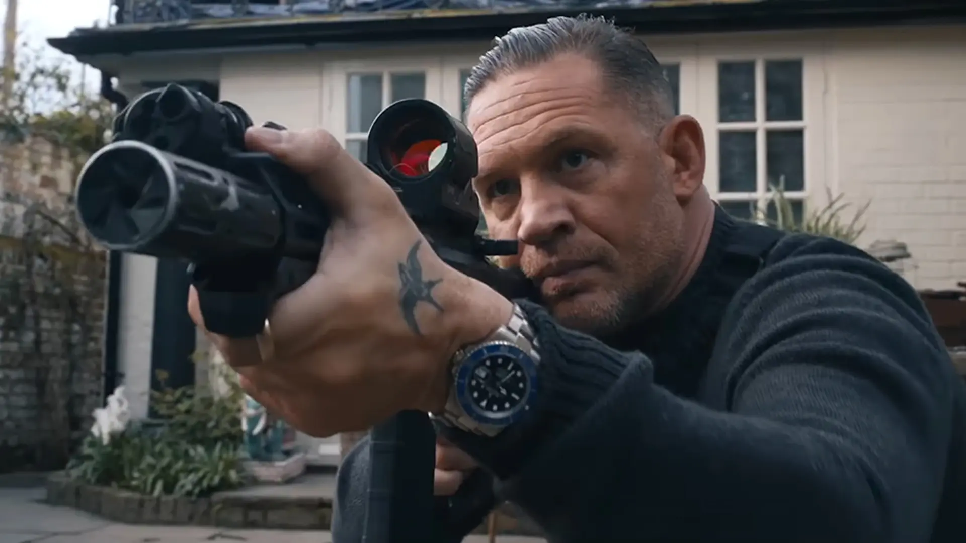 Guy Ritchie saca la artillería en el tráiler midseason de Tierra de ...