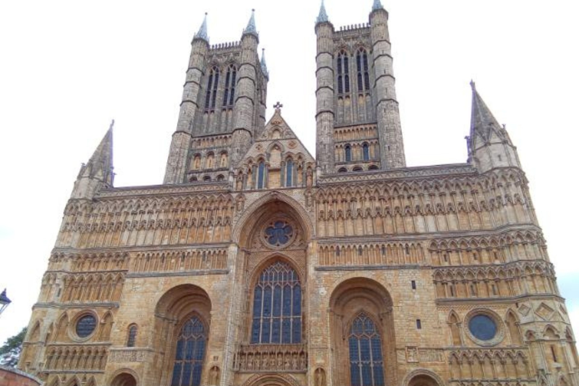 Northampton asbestos consultancy wins Lincoln Cathedral contract