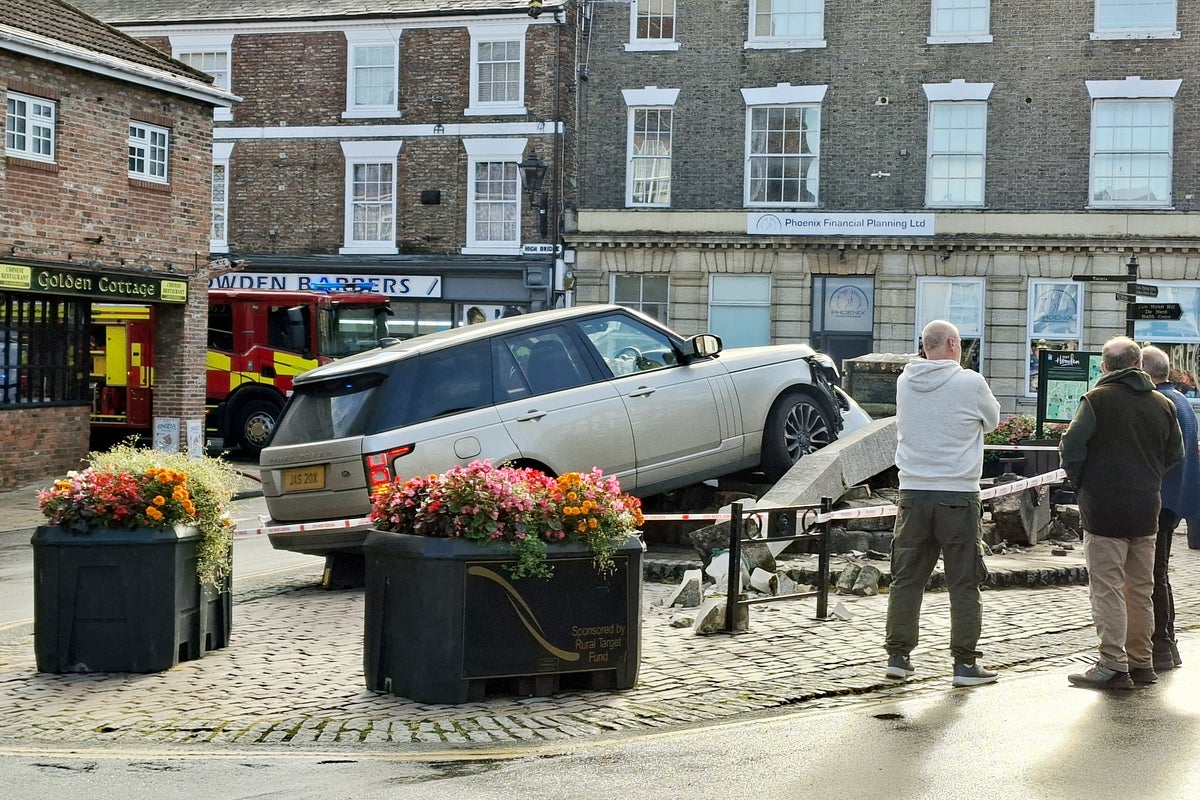 Town's 117-year-old monument demolished in Range Rover crash