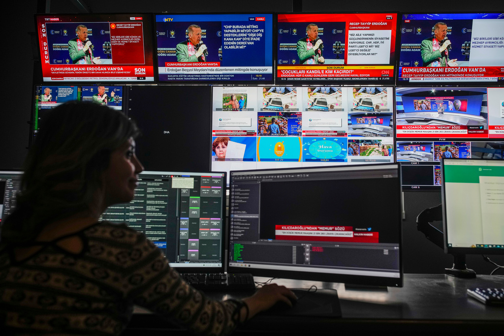 Tyrkisk politi med razzia mot TV-kanal