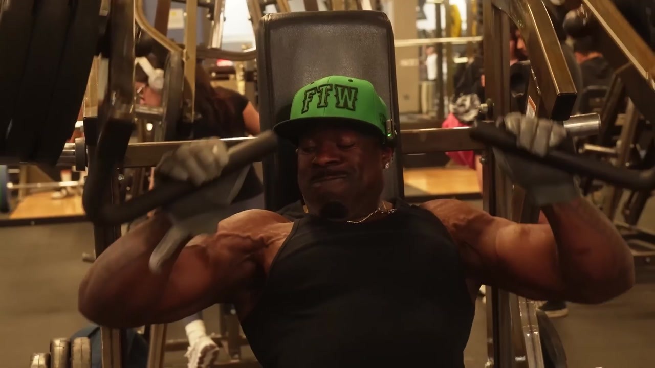 Kali Muscle's heavy dumbbell chest day with Strength Cartel
