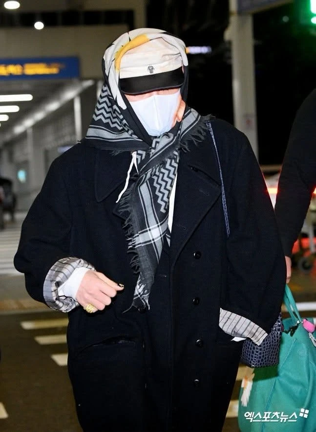 G-Dragon trùm kín mít đến Hà Nội