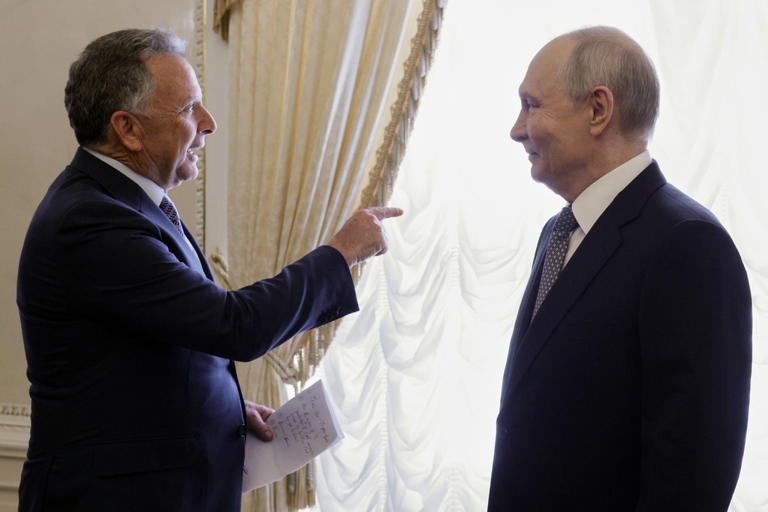 Washington licks Putin’s boots