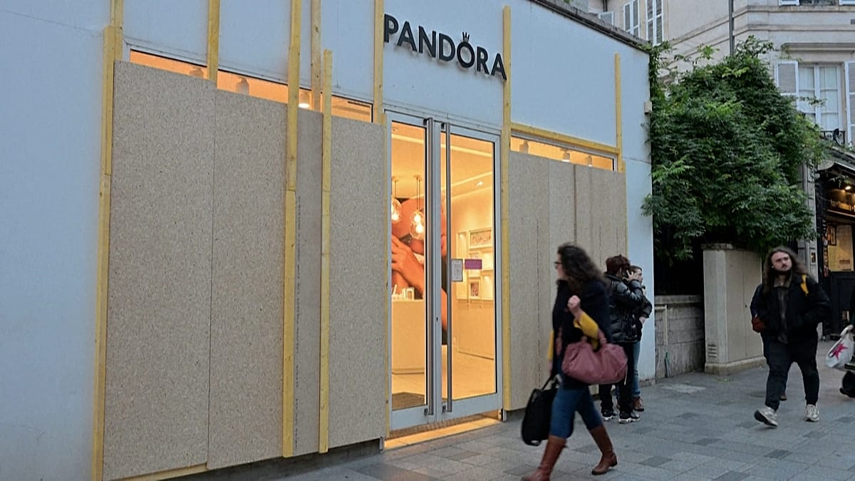 France: Shops barricaded in Lyon and Orléans for possible unrest as ...