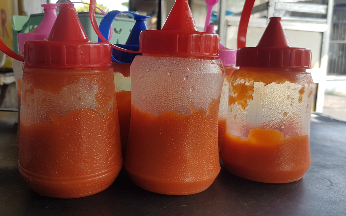 Man stores dangerous hot sauce extract in friend’s fridge—then she ...