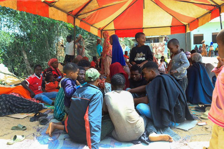 Fighting in Ethiopia border town kills nine, thousands flee to Kenya