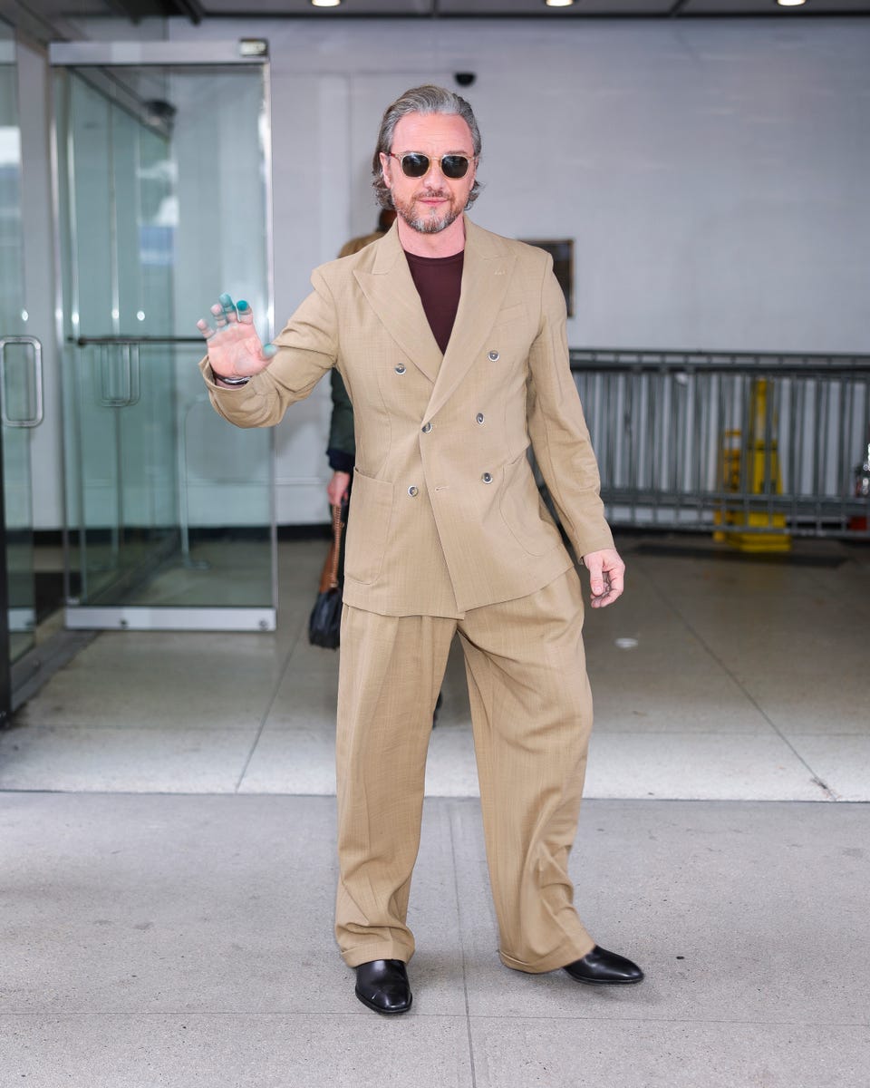 The T-shirt & suit combo is a surprisingly tricky middle-aged style ...