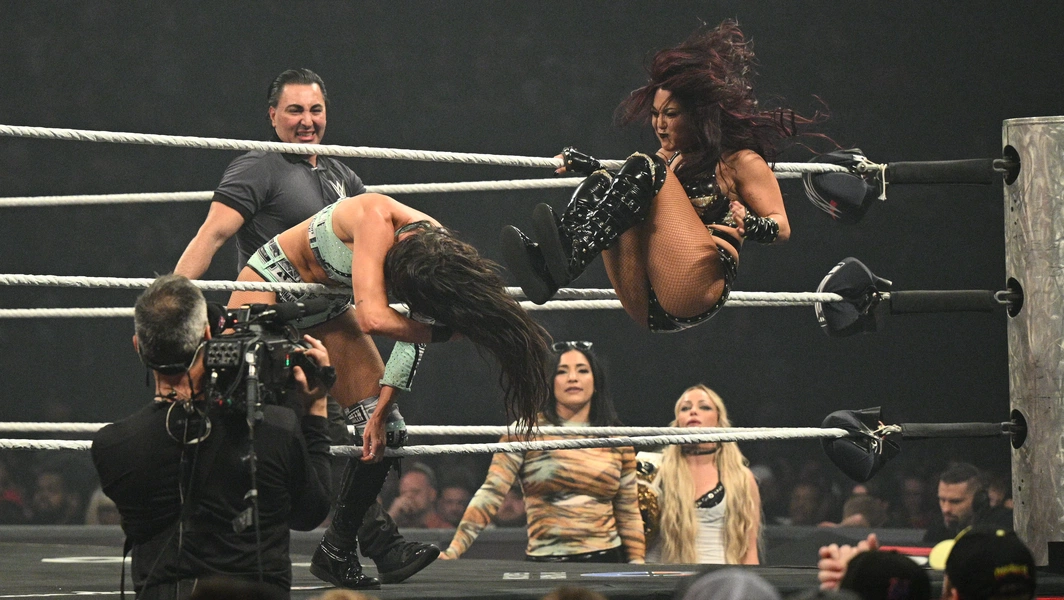 SmackDown features two title defences and street fight tonight