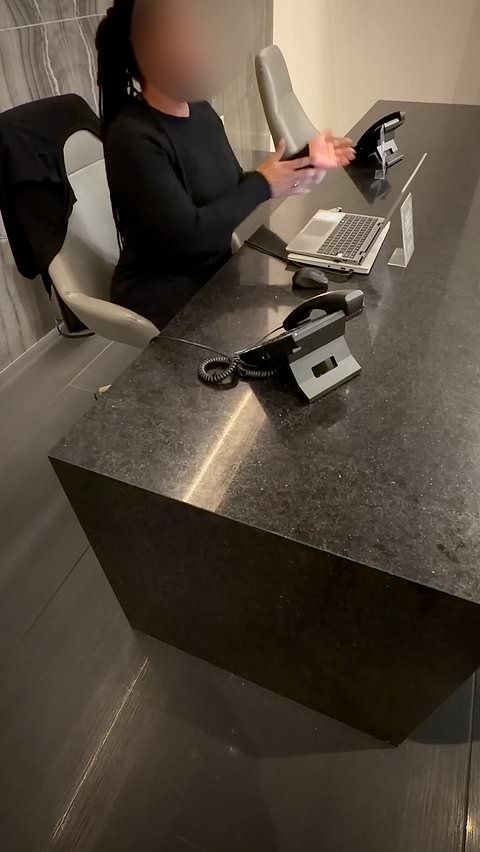Traveler confronts receptionist over missing DoorDash order