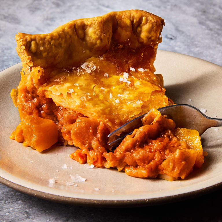 My pumpkin pot pie is the cozy meatless dinner that's guaranteed to ...