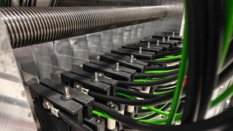 83% capacity after 1,000 cycles: Silicon-rich batteries show promise ...