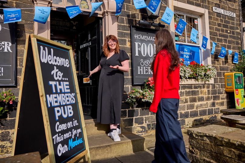The Chase star Jenny Ryan surprises locals at pub quiz