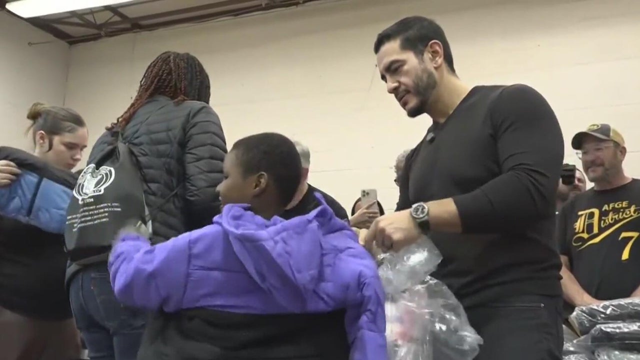 Abdul El-Sayed takes part in coat drive in Detroit