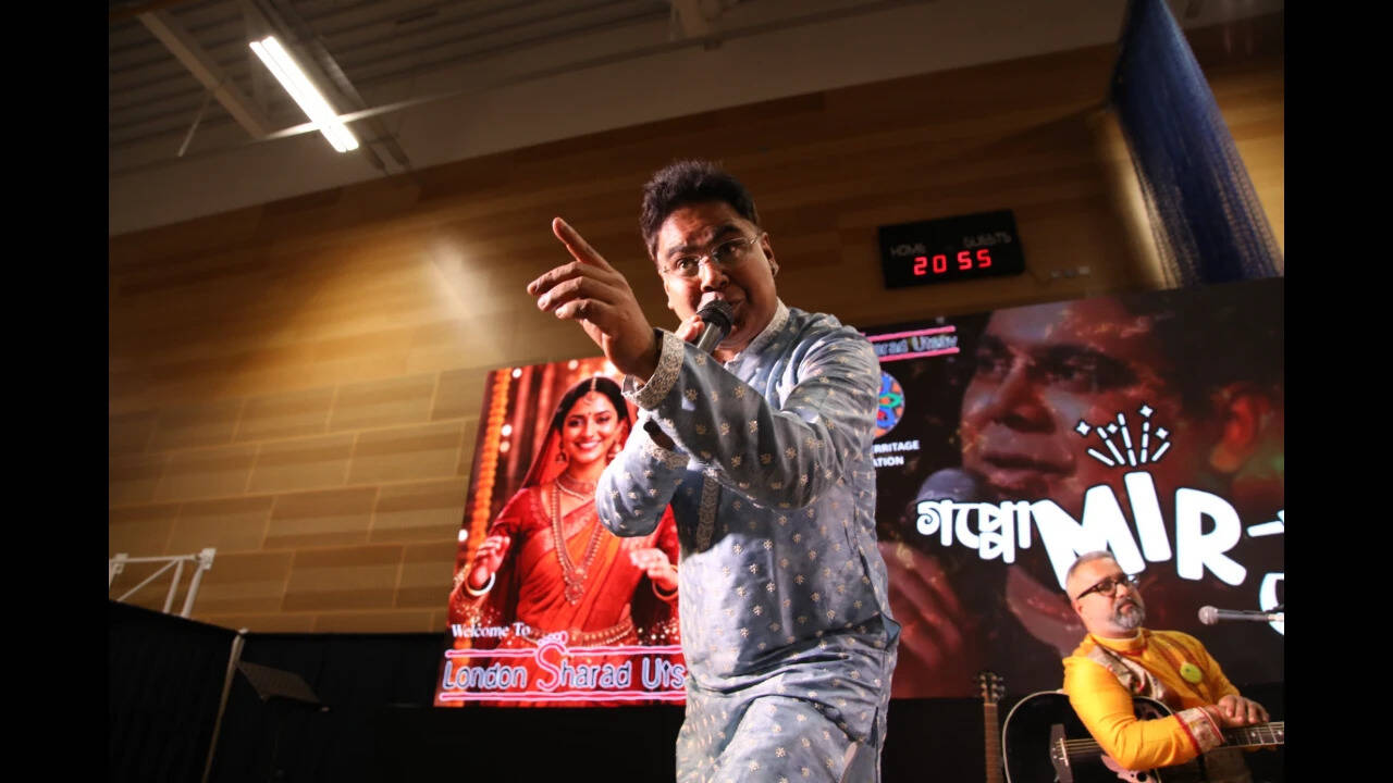 Mir returns to London stage: LSU crowd revels in music and humour ...