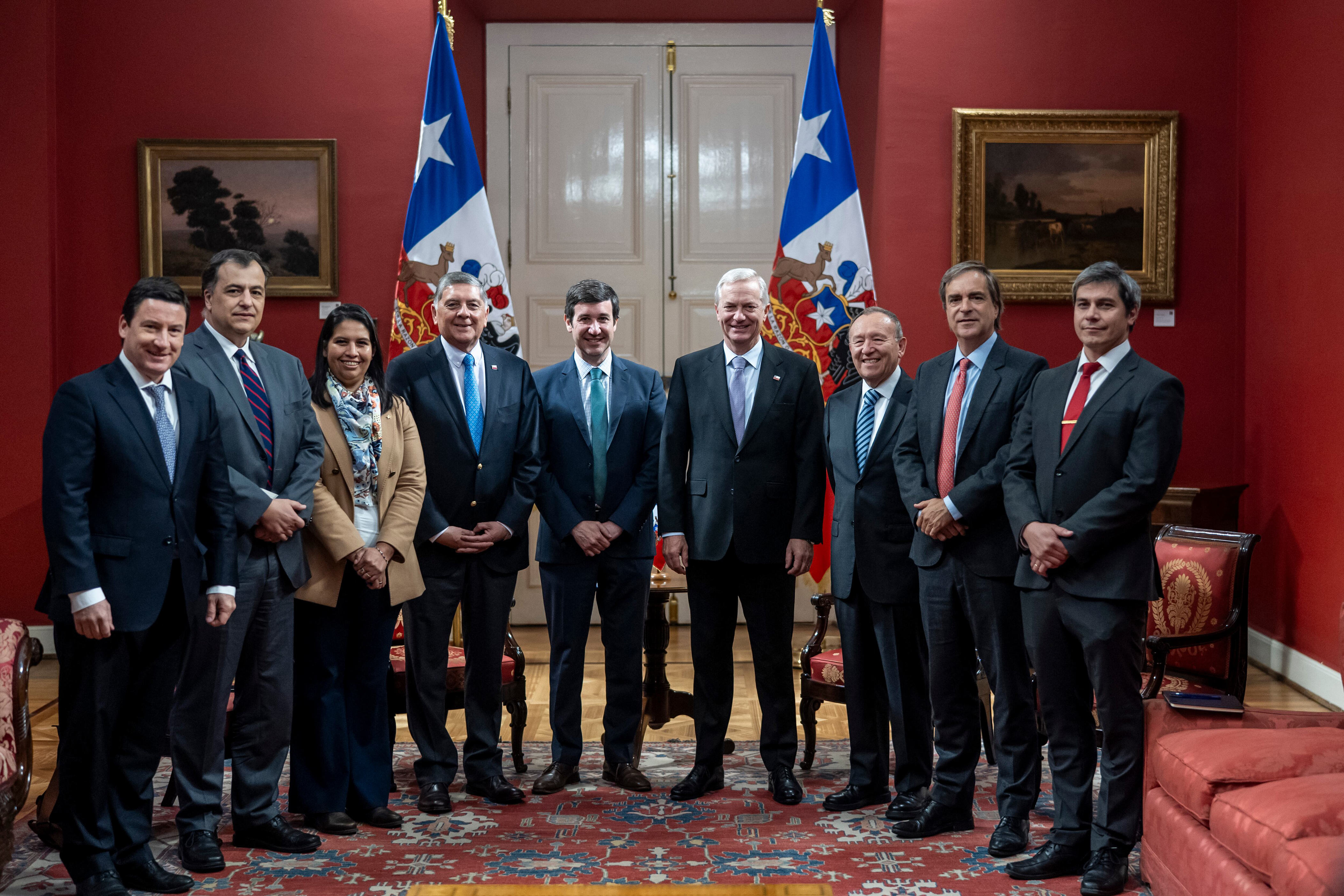 El frenético control de daños de La Moneda para contener la crisis por ...