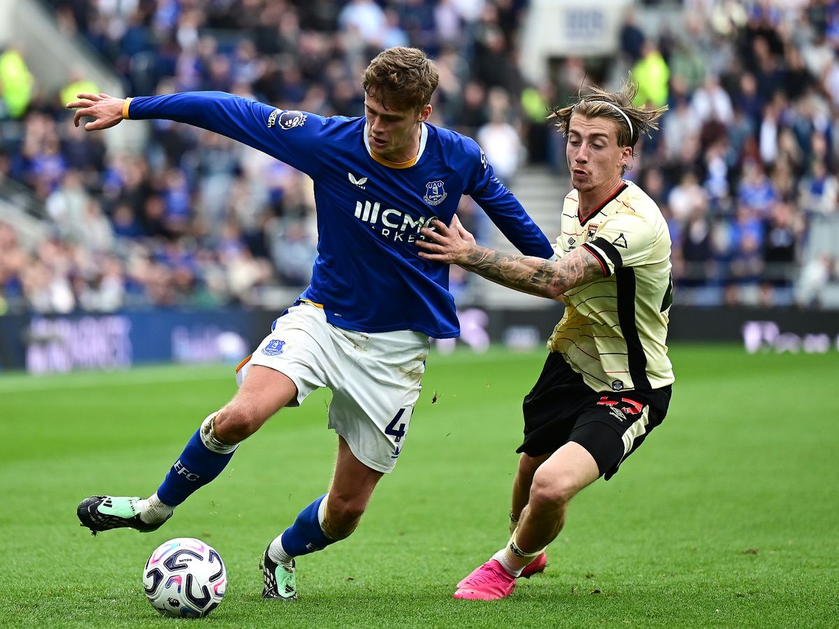 David Moyes offers Everton contract update after talks as fresh ...