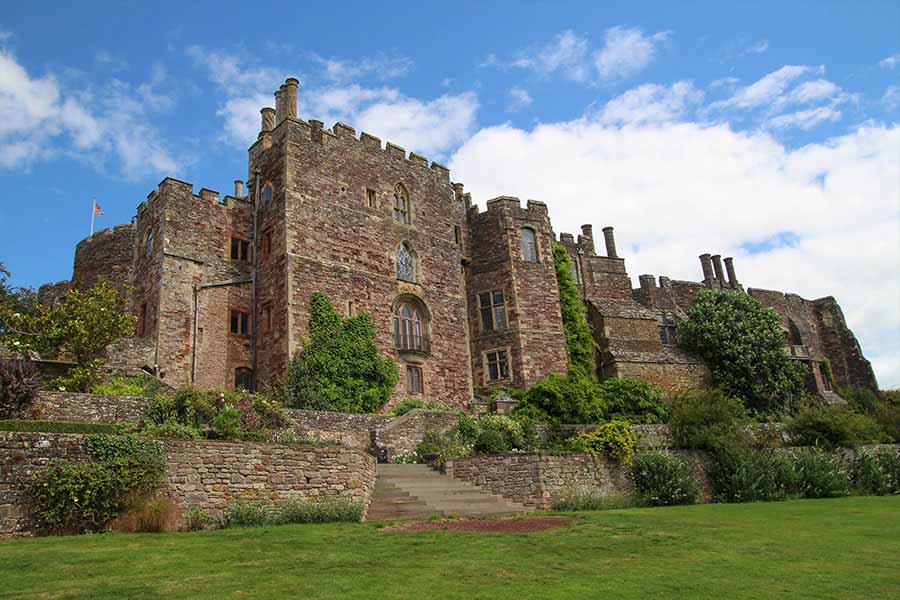 15 beautiful castles that are still lived in today
