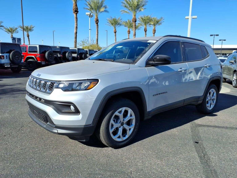 169 days of Jeeps, 35 days of Toyotas: The car glut lives on certain lots