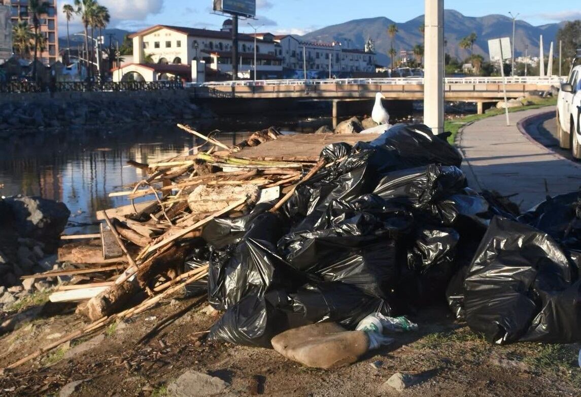 Retiran más de dos toneladas de basura del arroyo Ensenada