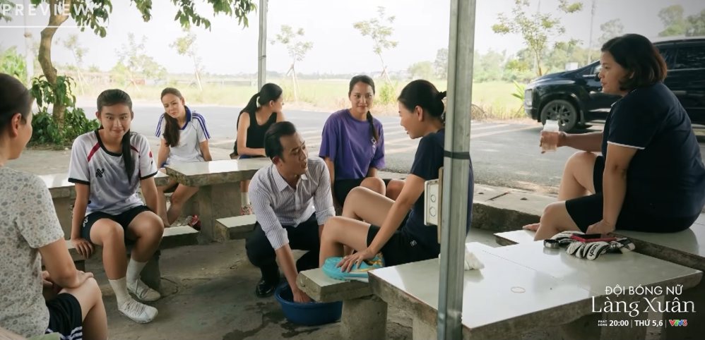 Đội bóng nữ làng Xuân tập 15: Hội chị em nghi ngờ việc Tâm lấy chồng
