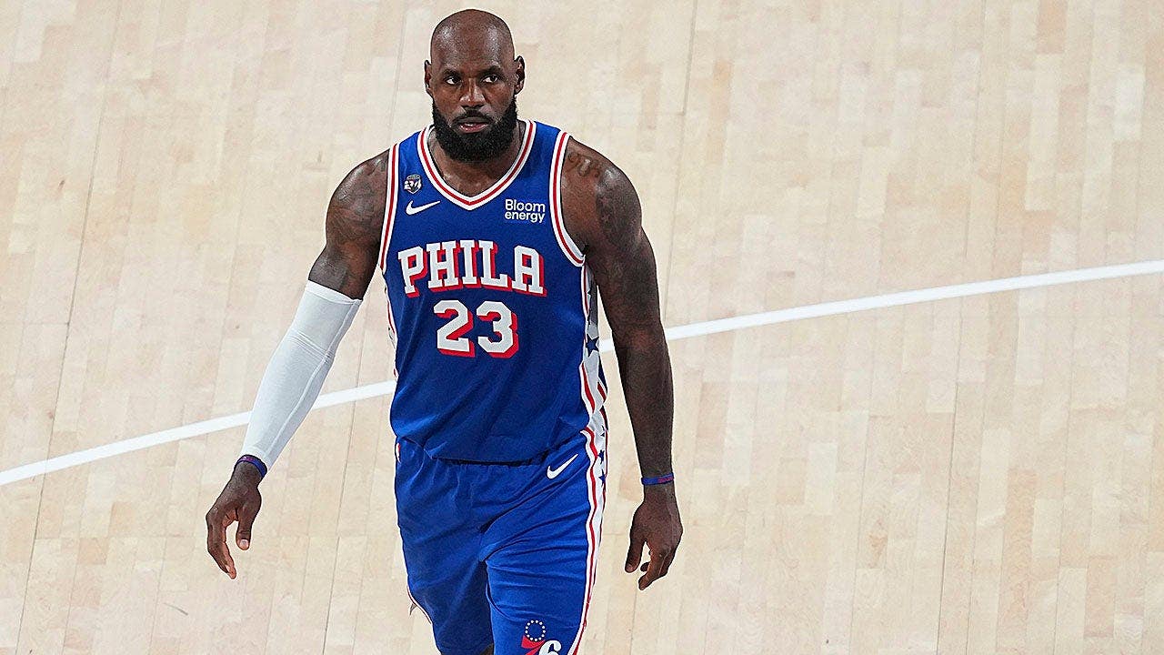 LeBron James doubles down with sneaky golf hip turns during national ...
