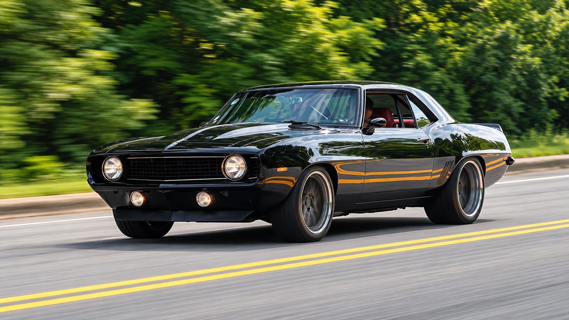 700 HP '69 Camaro unleashes naturally aspirated V8 power