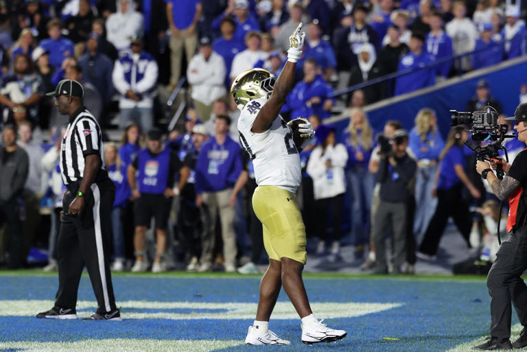 PFF College gives Notre Dame’s Jonaz Walton a high grade