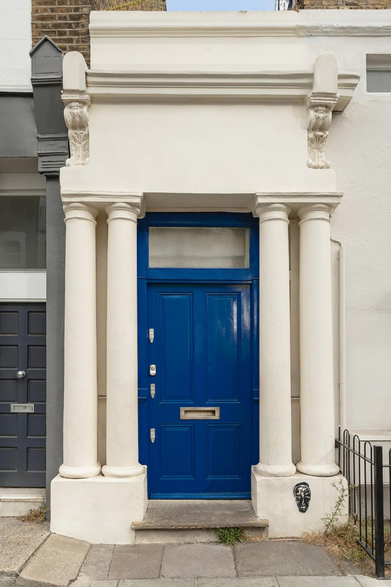 Hugh Grant's iconic blue door home from Notting Hill (1999) is for sale ...