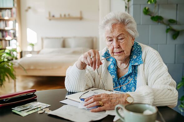Pension trend slammed as 'dangerous' by expert - 'giving up free money'