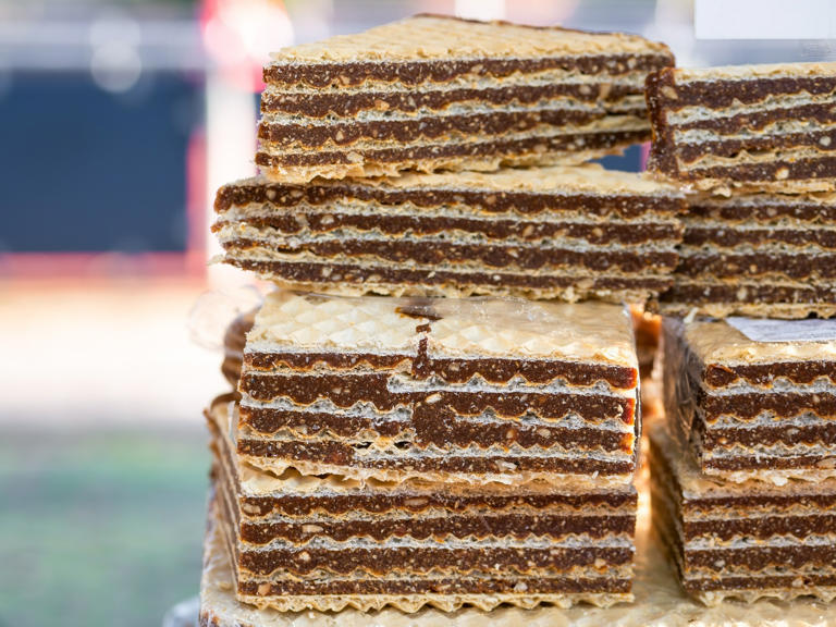 Nie mleko w proszku i nie kajmak. Dodaję to i wafle kakaowe są lepsze ...