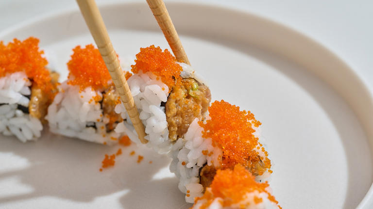 Classic spicy tuna roll recipe