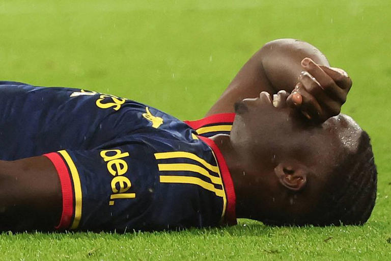 Arsenal dealt major injury blow as Bukayo Saka faces lengthy absence ...