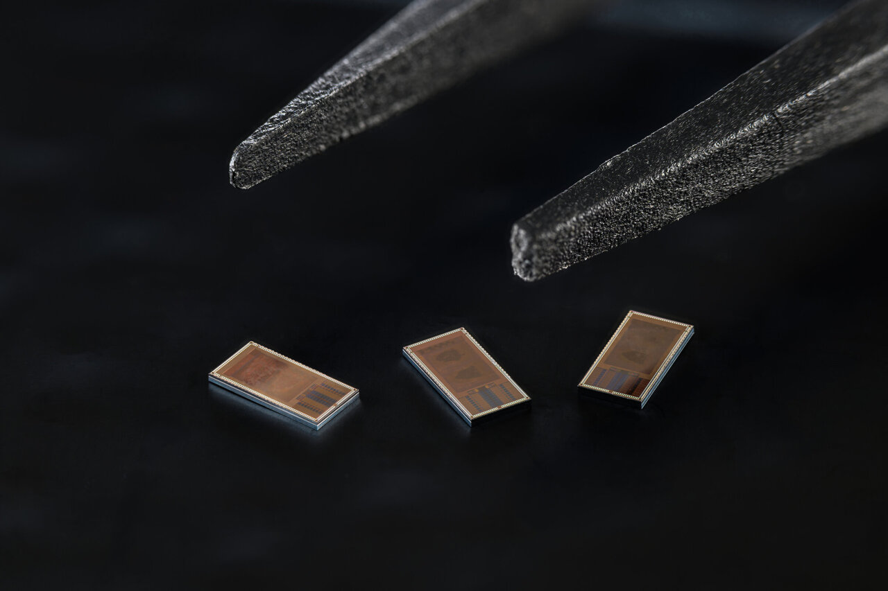 Low-power neural chip reads brain signals to identify cognitive and ...