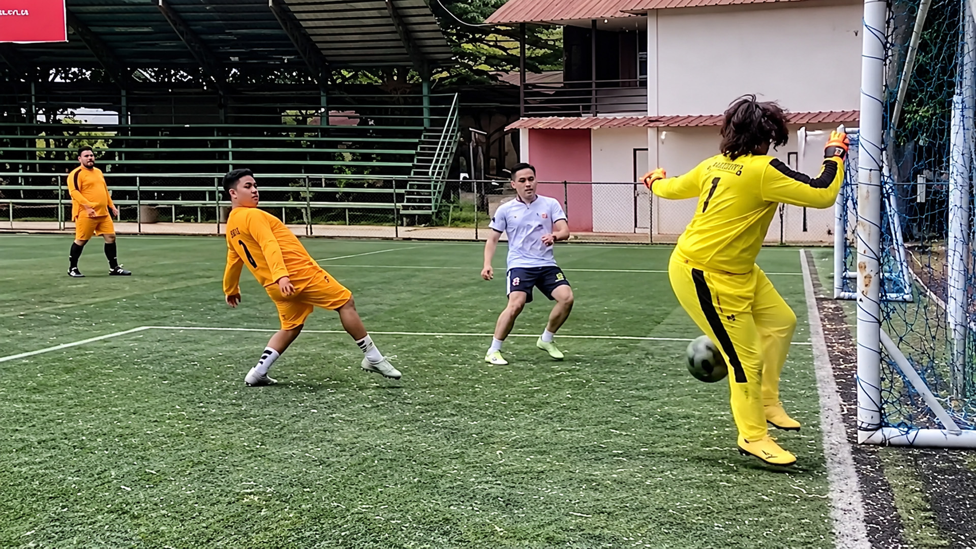 This goalkeeper pulls off a save nobody expected