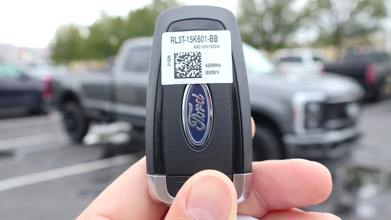 8-foot bed! 2027 Ford F-350 Lariat Black Appearance