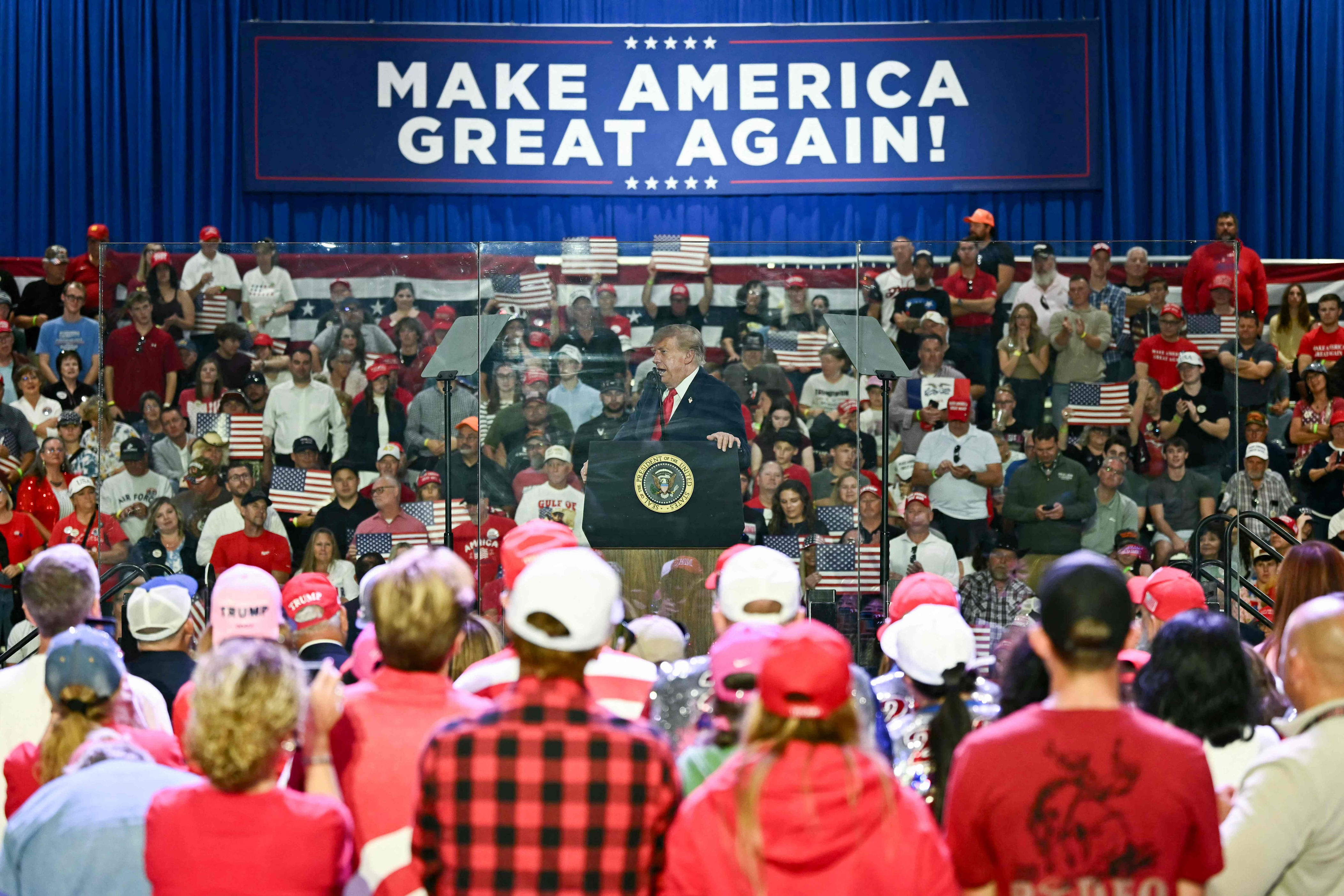Trump strongholds now tight races in US midterm elections