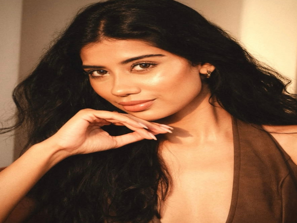 Ritika Khatnani’s sun-kissed portrait radiates effortless elegance