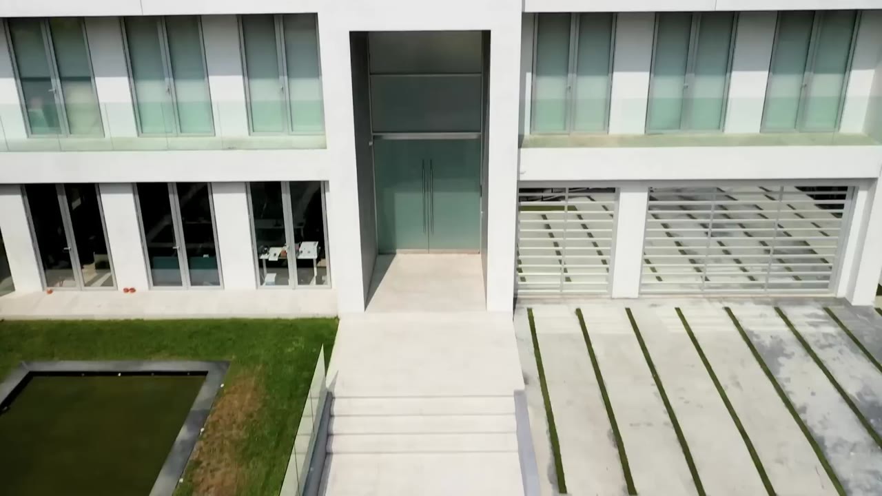 A creator builds his girlfriend a house using only one color