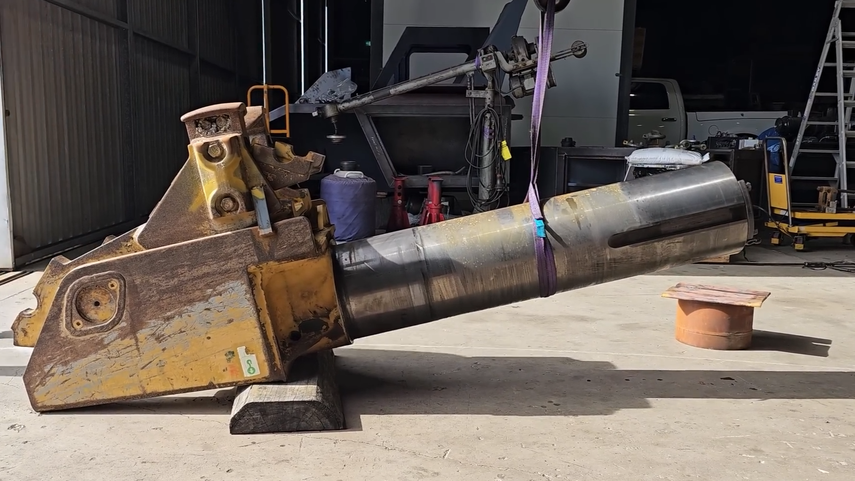 Bulldozer transmission cover bolt hole thread repair