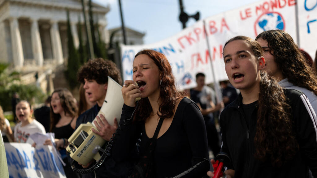 French authorities tighten restrictions and ban specific protests