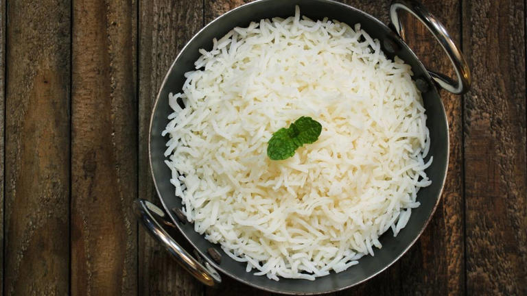How to make fluffy rice and the mistakes people make. Rinsing, soaking ...