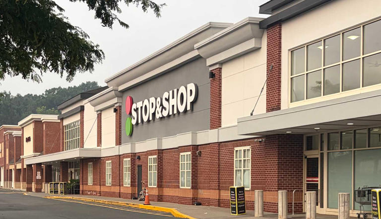 Stop & Shop giving away free cake slices in October 2026