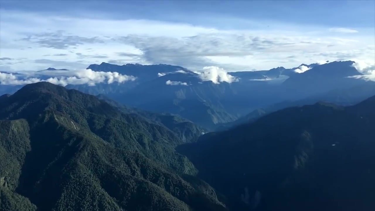 Nick Symmonds climbs Carstensz Pyramid, Indonesia's tallest peak