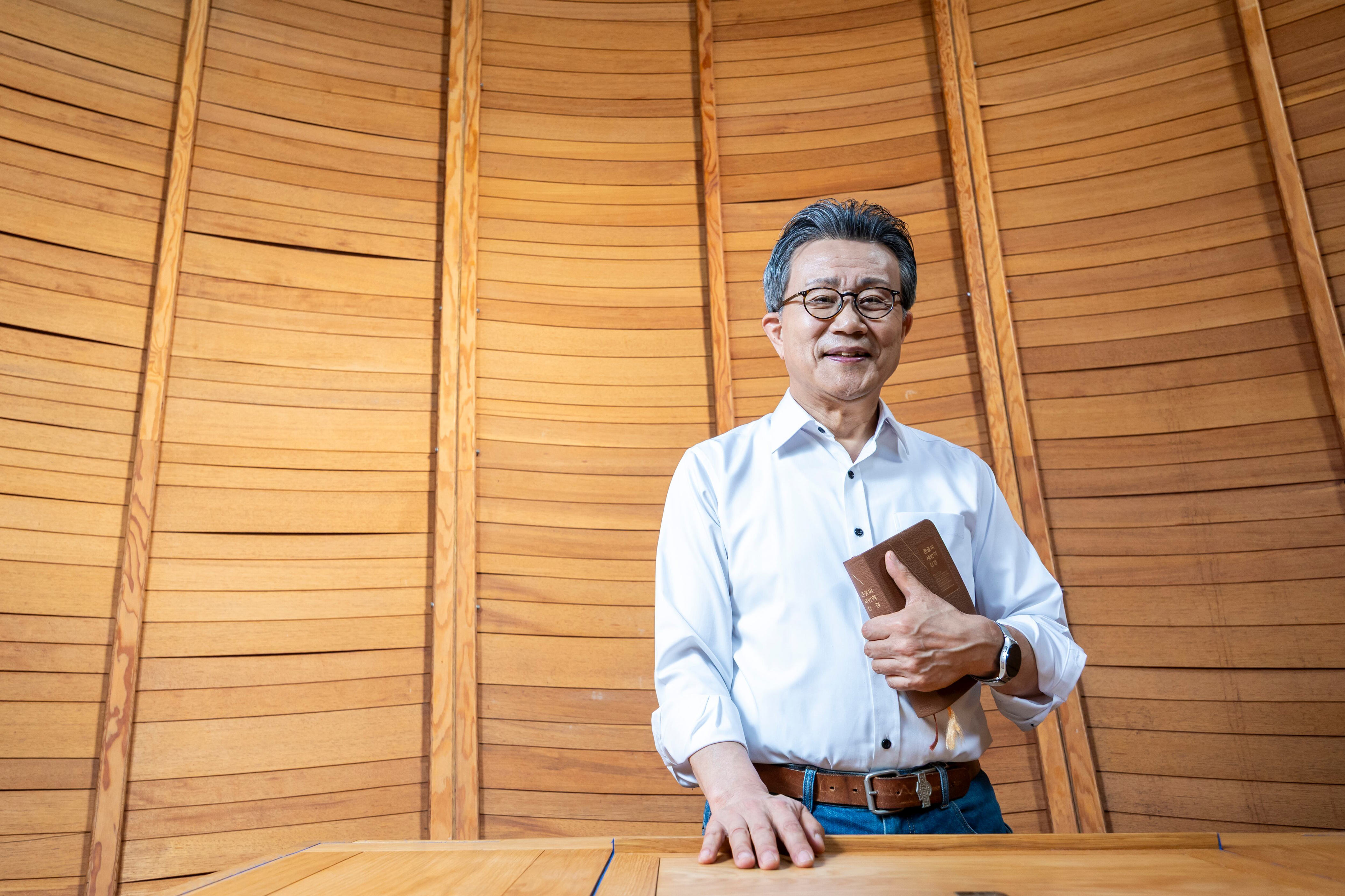 Pastor Song Gil-won's father's funeral omits tradition