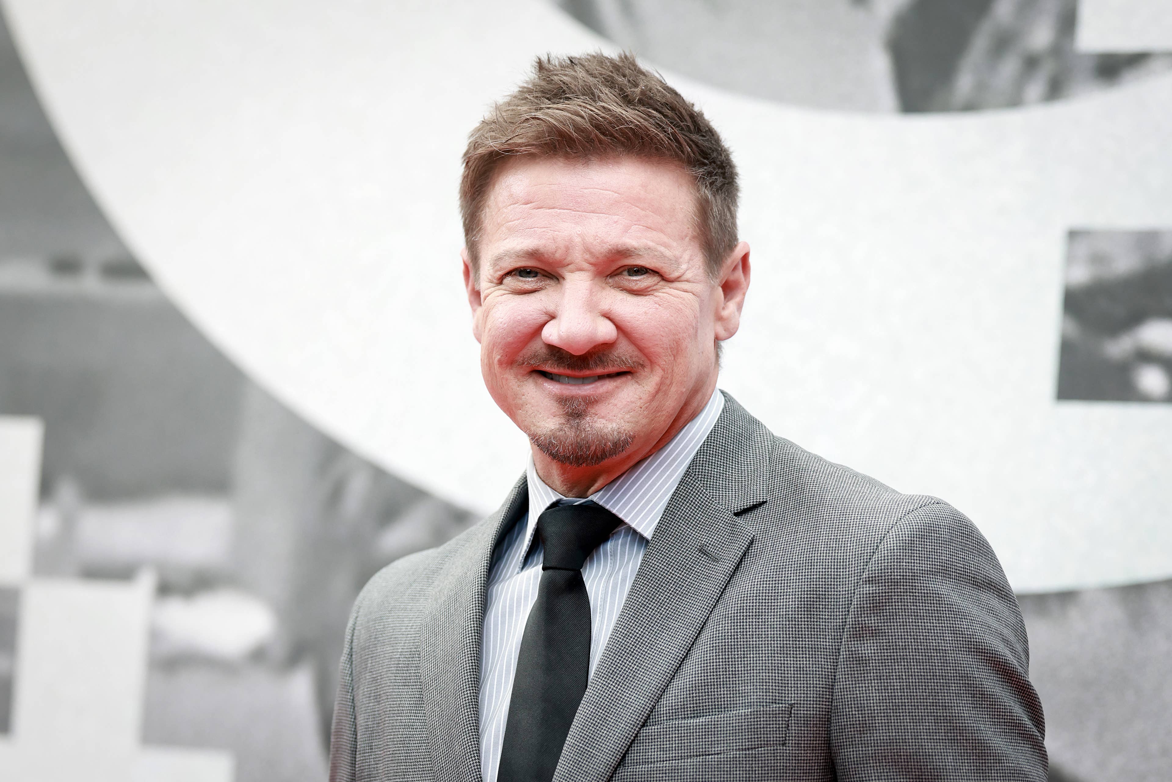Jeremy Renner and his adorable daughter, 13, hit the red carpet 3 years ...