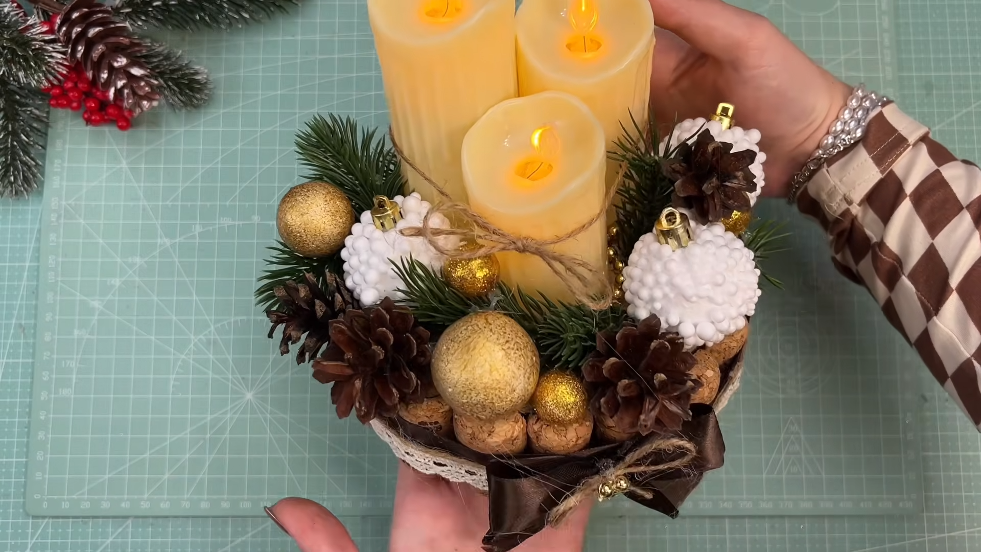 Transforming wine corks into a DIY Christmas candle holder
